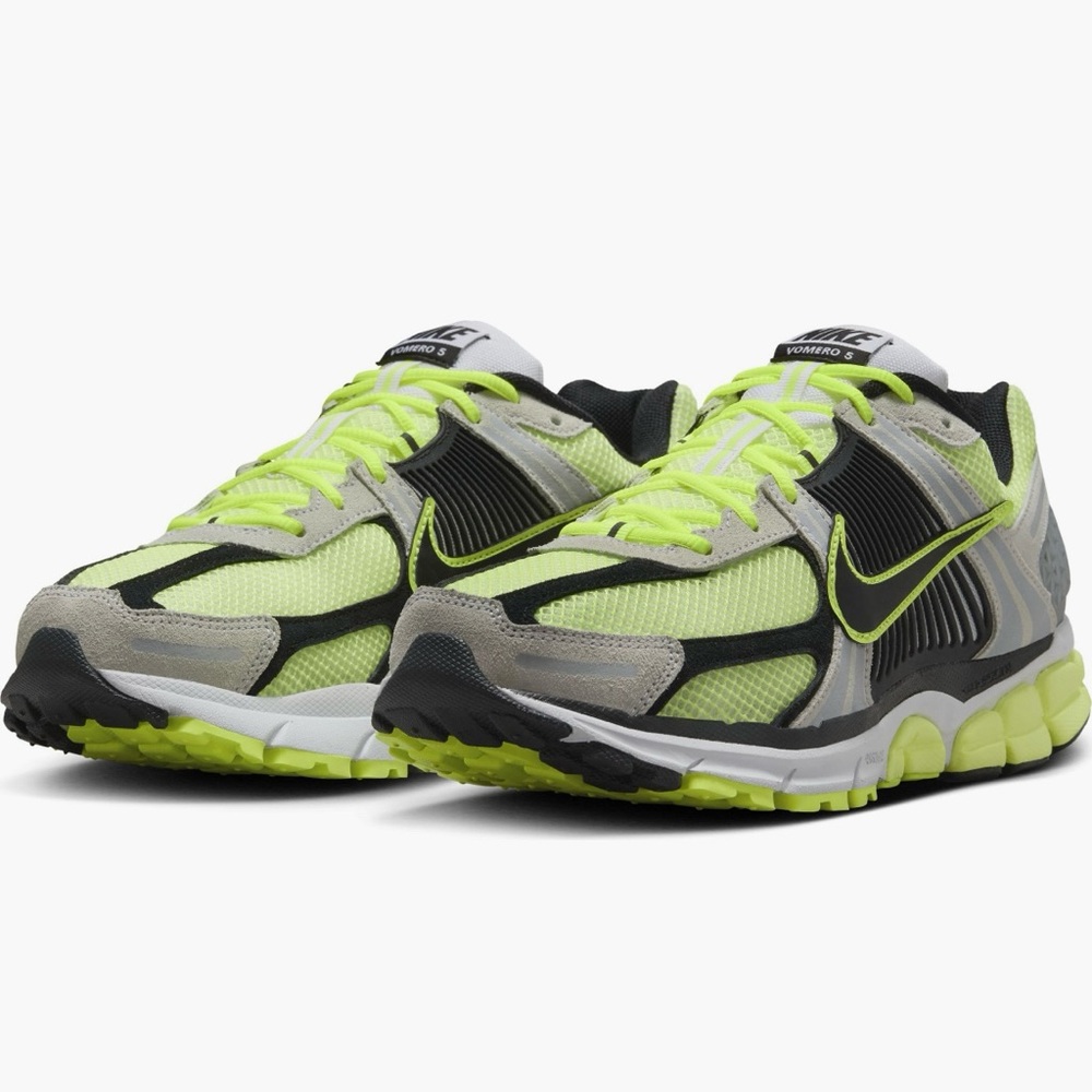 NEW Nike Zoom Vomero 5